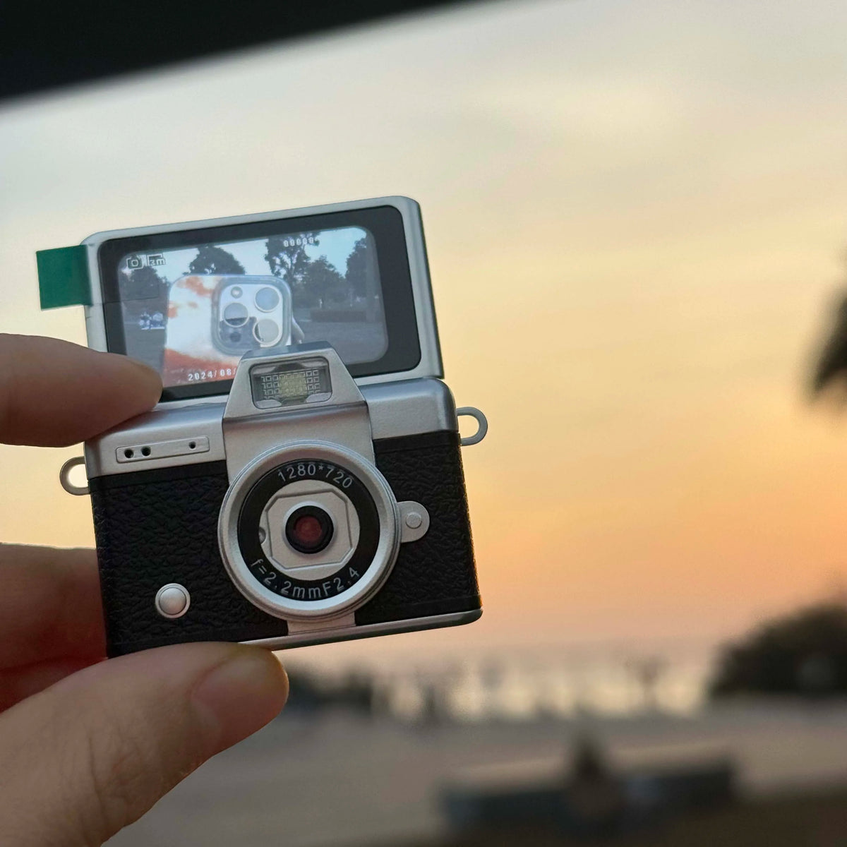 Flip-Screen Vintage Thumb Camera Selfie Flash with Keychain Compact HD Camera Fashion Accessory Special Mini Camera Gift Set